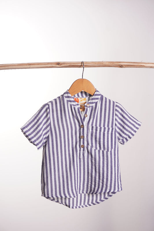 navy tshirt
